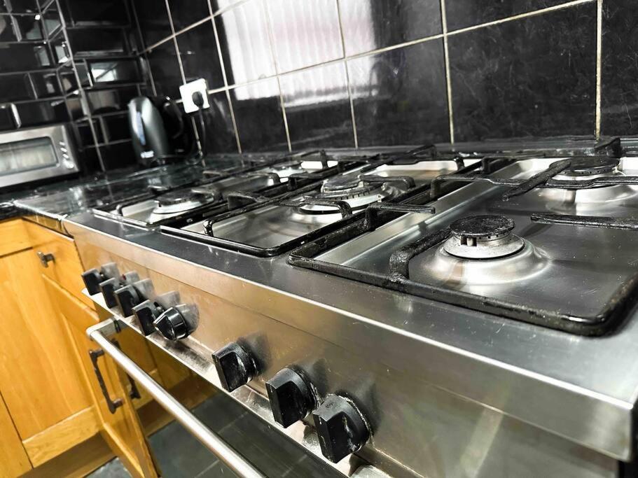 New! 4 Bedroom London House With Garden And Lawn Eksteriør bilde