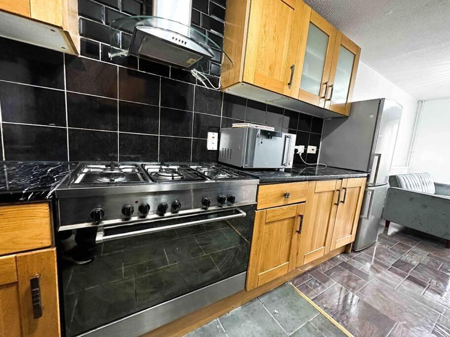 New! 4 Bedroom London House With Garden And Lawn Eksteriør bilde